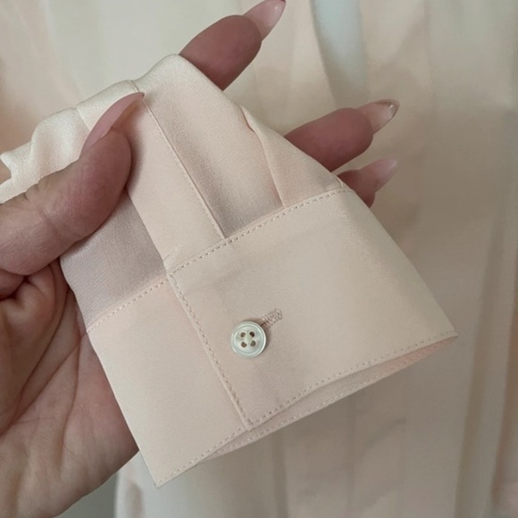 (NWT) Banana Republic Women’s Silk Pink Blouse, XS (Petite) - Picture 4 of 16